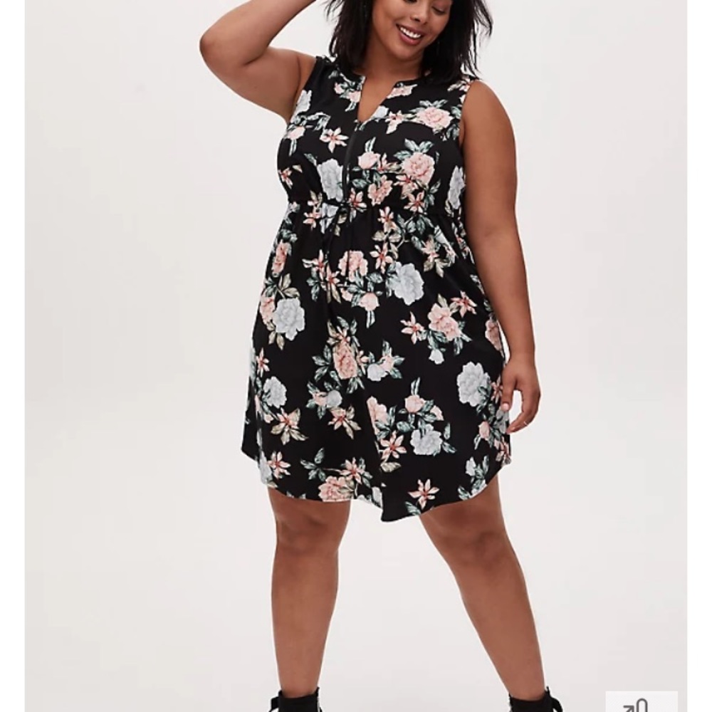 NWOT Torrid sleeveless zip front stretch challis floral shirt dress. Size 2